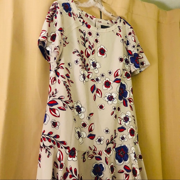 Banana Republic Drop Waist Dress on Beige Base - Picture 3 of 7